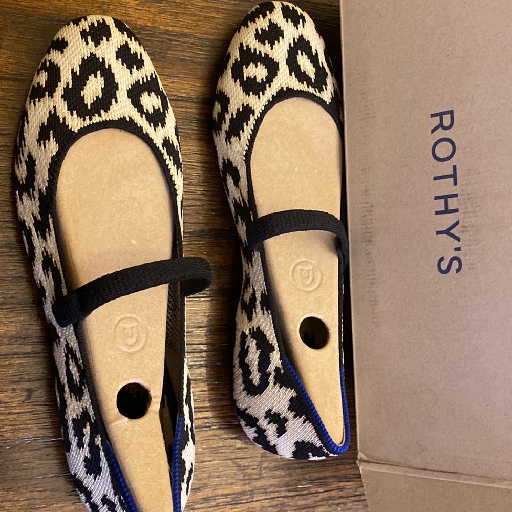9.5 Rothy’s shoes apparently this style is runs smaller SALE